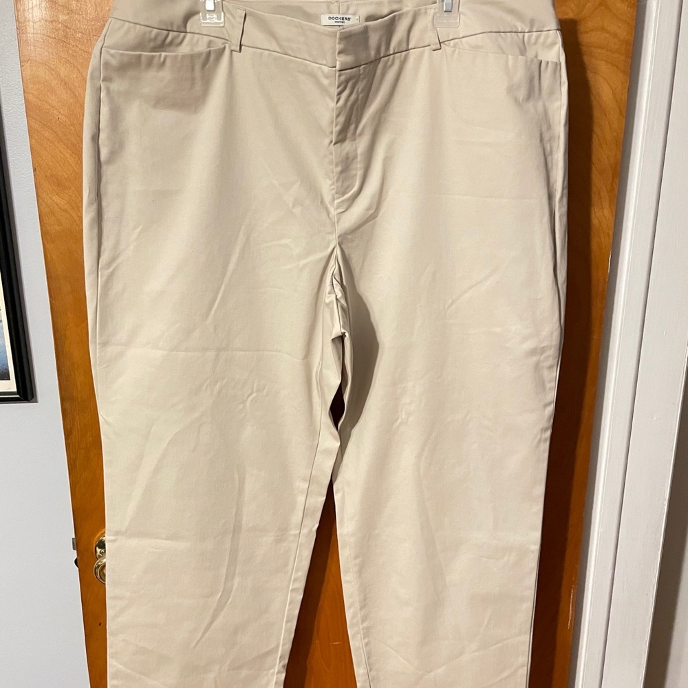 Women’s Dockers khaki 20W short